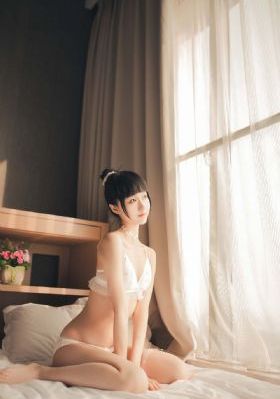 校花喂我奶乳脱她小内内动漫_蓝光免费观看超清